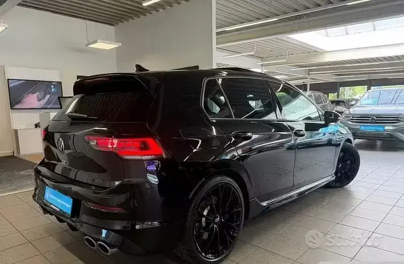 Usata VW Golf VIII Black Edition 333 CV (244 kW) 2025 Nero Berlina