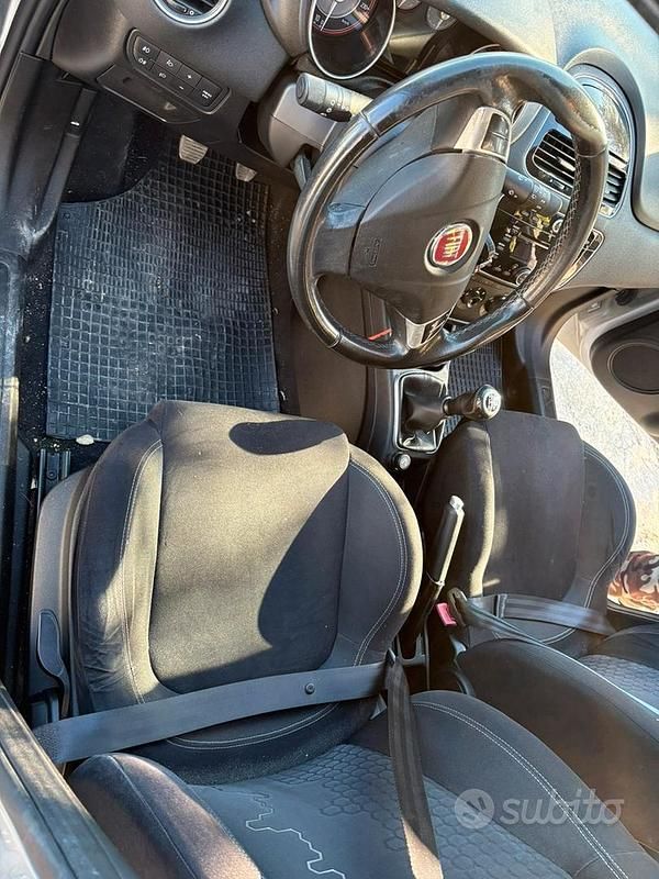 Usata Fiat Grande Punto 75 CV (55 kW) 2013 Grigio Utilitaria