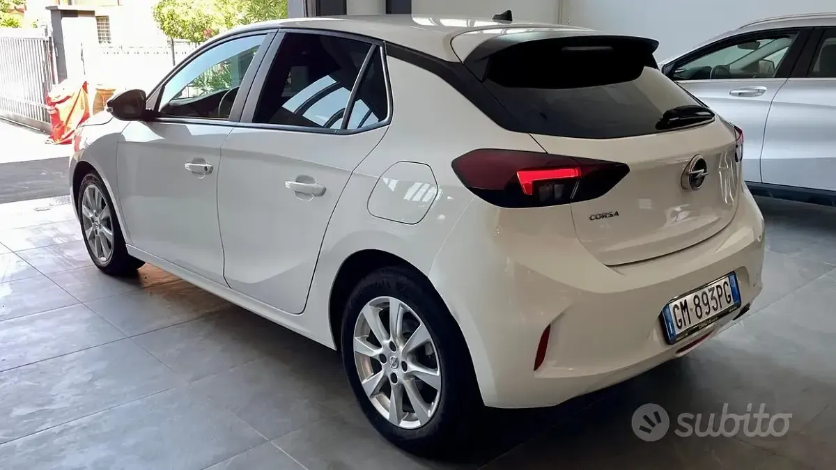 Usata Opel Corsa Design & Tech 102 CV (75 kW) 2023 Bianco Utilitaria