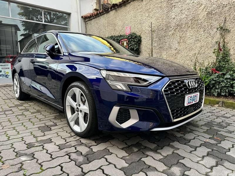 Blu/azzurro Usata 2022 Audi A3 Advanced Tre volumi | 29.990 € (Buon prezzo) - Immagine 1/4