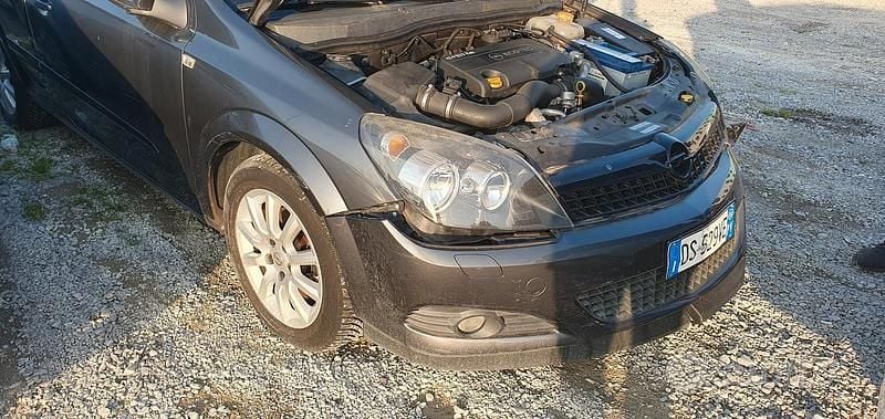 Usata Opel Astra 125 CV (91 kW) 2008 Grigio Coupé