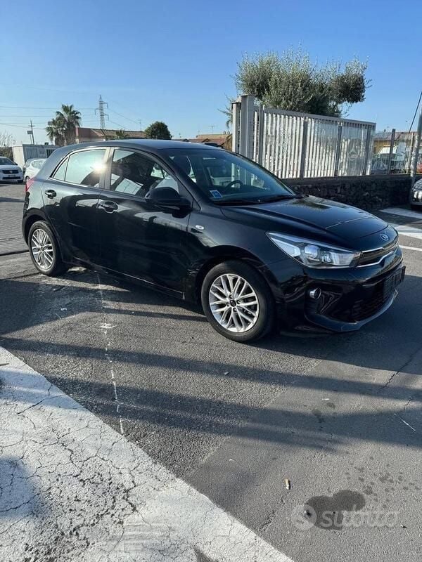 Nero Usata 2018 Kia Rio Active Tre volumi | 8500 € (Ottimo prezzo) - Immagine 1/4
