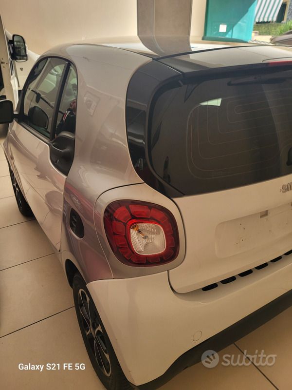 Bianco Usata 2023 Smart ForTwo Coupé Utilitaria | 13.500 € - Immagine 1/4