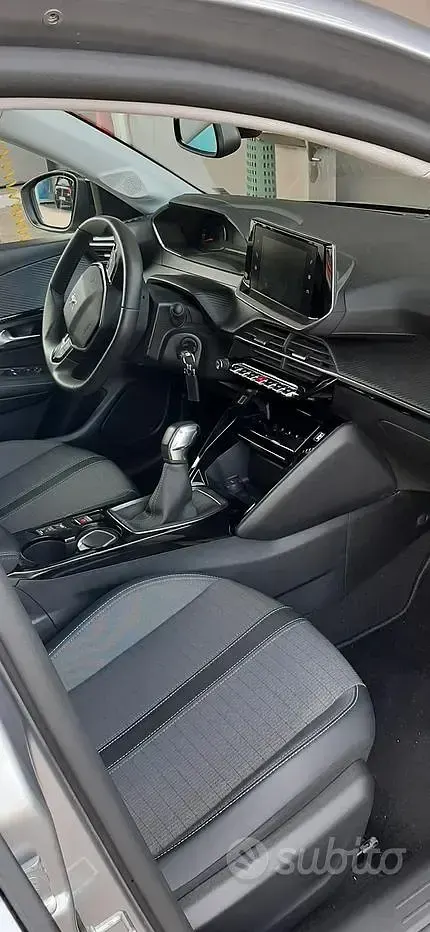 Usata Peugeot 208 75 CV (55 kW) 2023 Grigio Utilitaria
