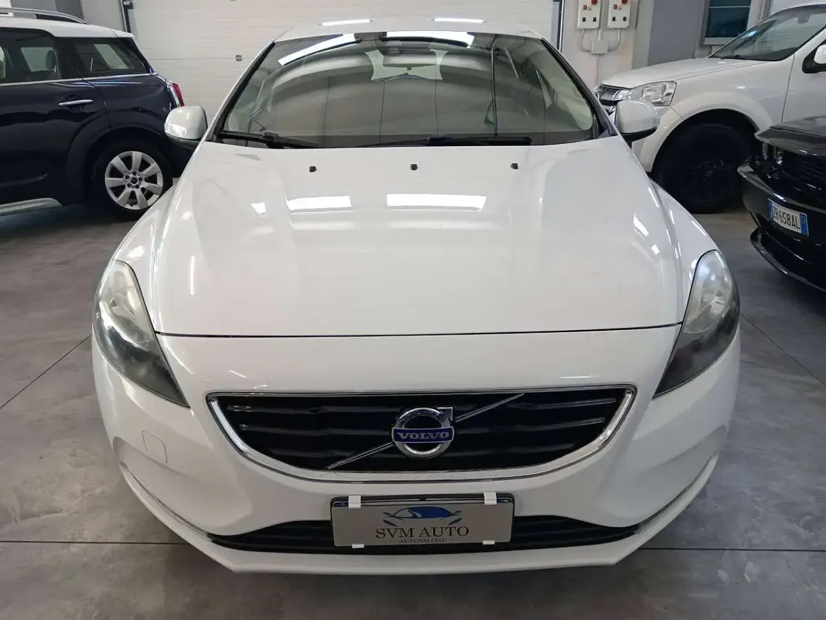 Usata Volvo V40 Kinetic 150 CV (110 kW) 2015 Bianco Berlina