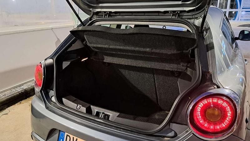 Grigio Usata 2009 Alfa Romeo MiTo Distinctive Due volumi | 6500 € (Buon prezzo) - Immagine 1/4