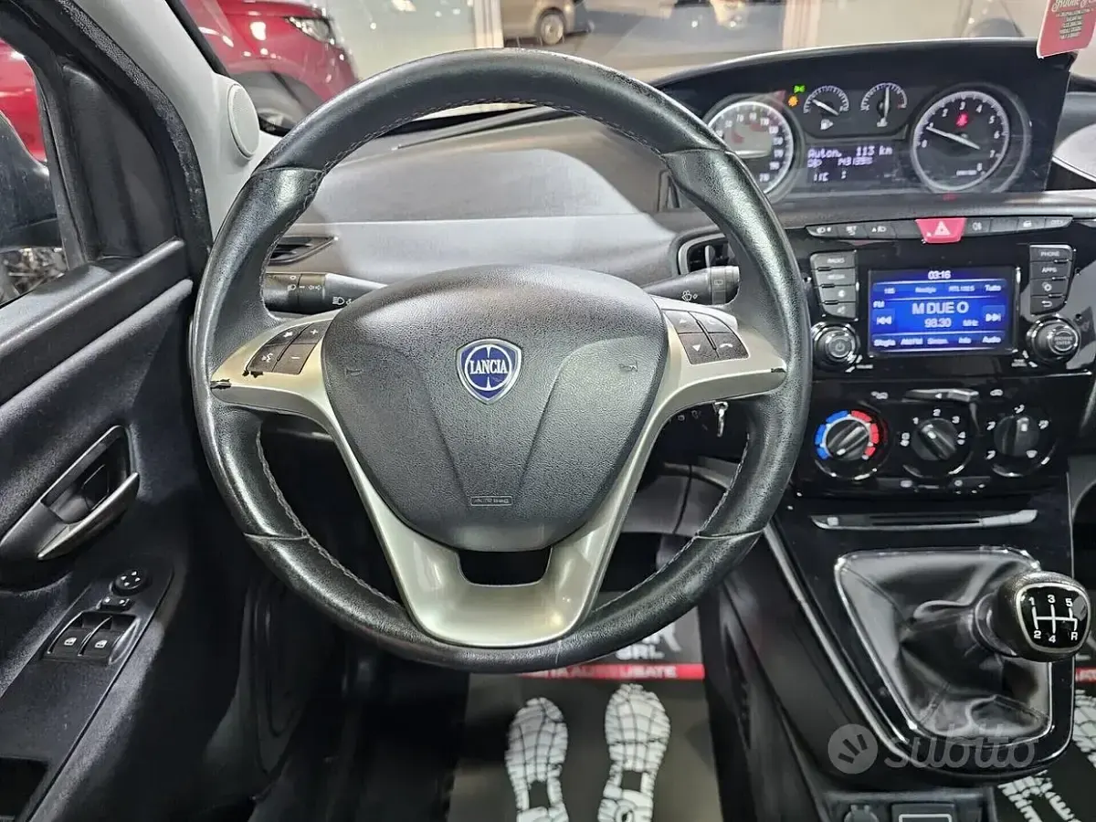 Usata Lancia Ypsilon 69 CV (50 kW) 2017 Nero Utilitaria