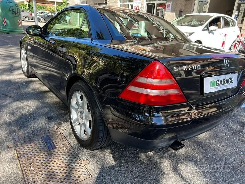Usata Mercedes SLK200 135 CV (99 kW) 1999 Nero Cabrio