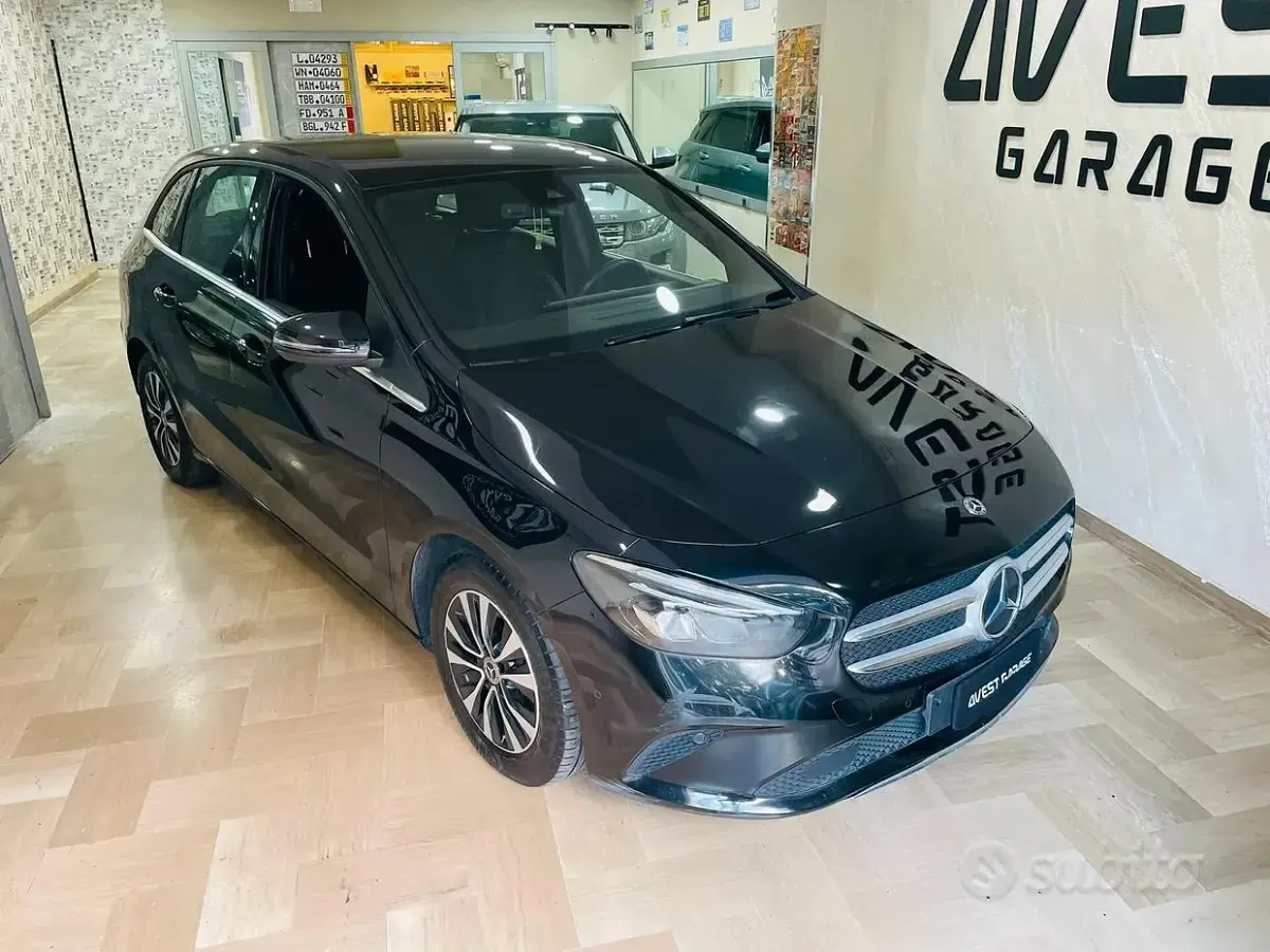 Usata Mercedes B180 116 CV (85 kW) 2020 Nero Utilitaria