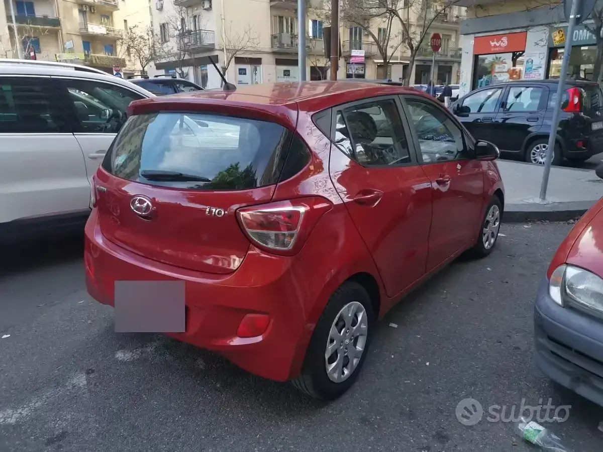 Usata Hyundai i10 66 CV (48 kW) 2016 Rosso Utilitaria