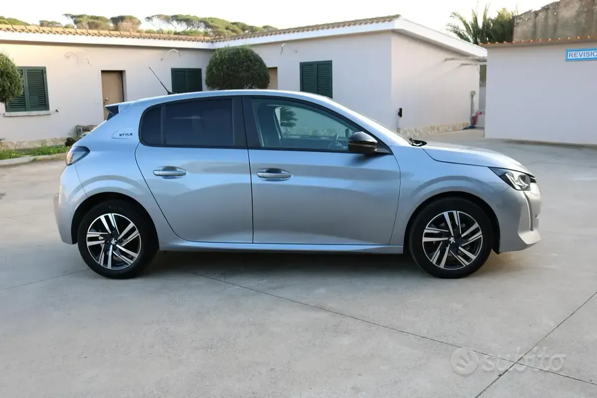 Usata Peugeot 208 Active 75 CV (55 kW) 2024 Grigio Utilitaria
