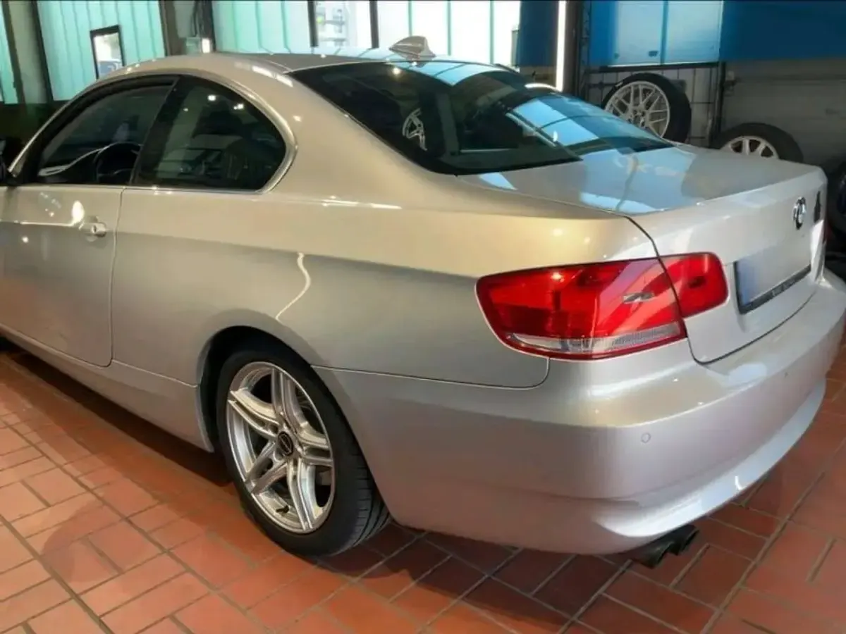 Usata BMW 325 218 CV (160 kW) 2009 Titansilver Coupé
