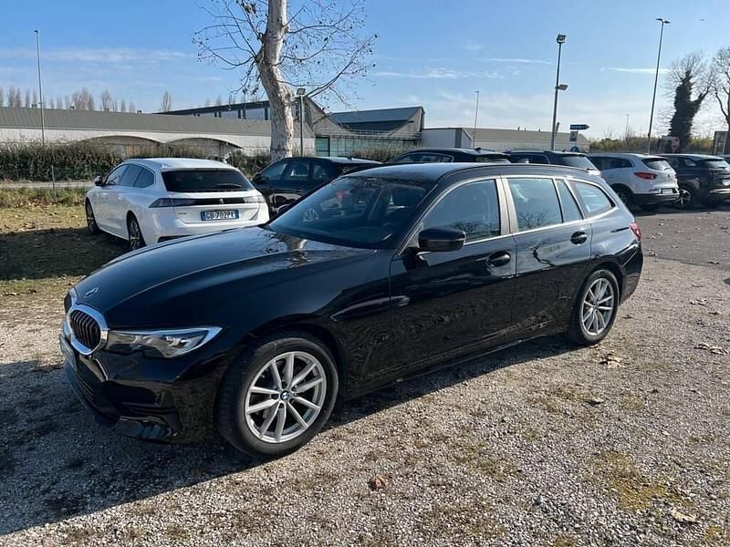 Usata BMW 320e Luxury Line 190 CV (139 kW) 2021 Nero Station wagon