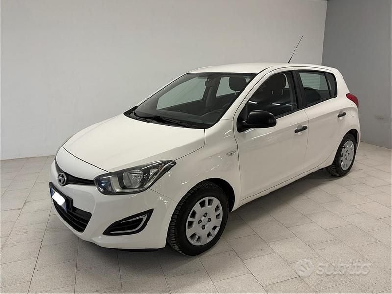 Usata Hyundai i20 Edition 85 CV (62 kW) 2013 Bianco Utilitaria