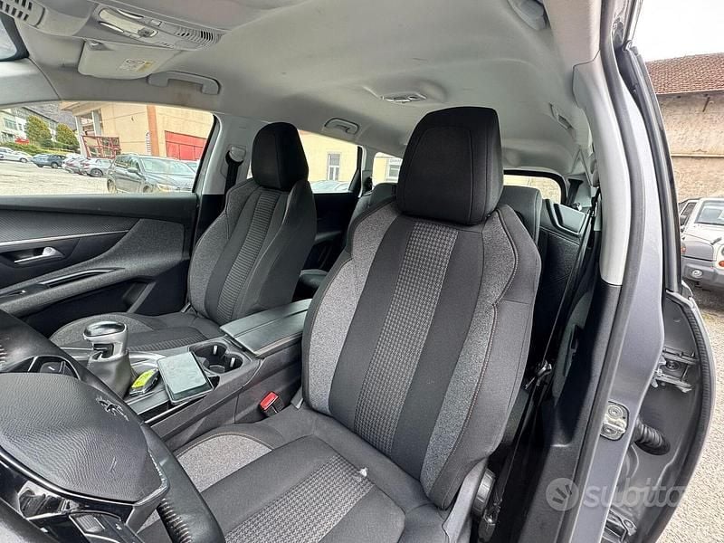 Usata Peugeot 5008 Business-Line 130 CV (95 kW) 2020 Grigio SUV