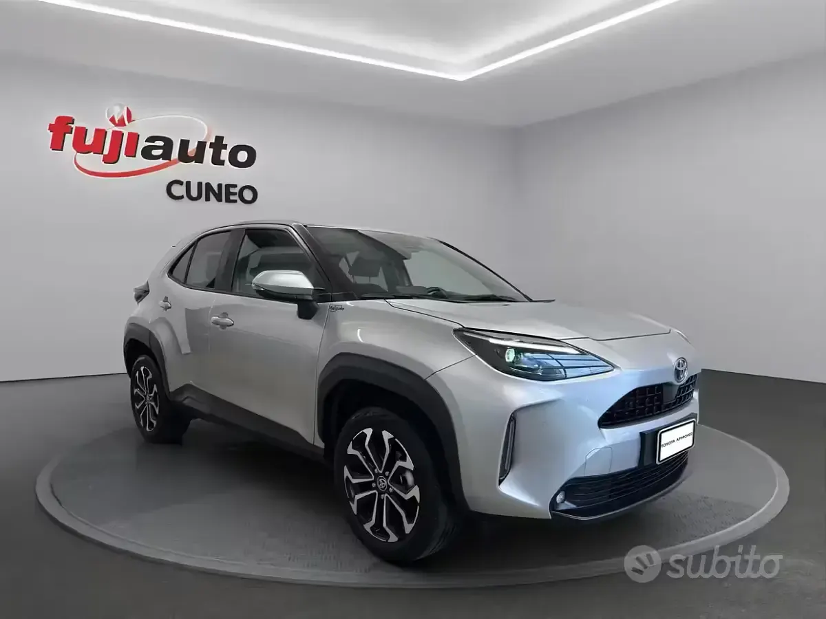 Usata Toyota Yaris Cross Trend 116 CV (85 kW) 2022 Grigio SUV