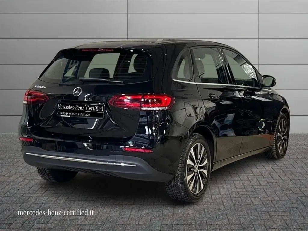 Usata Mercedes B250e 160 CV (117 kW) 2022 Nero notte Monovolume