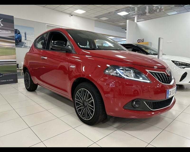 Usata Lancia Ypsilon Gold 69 CV (50 kW) 2022 Rosso Utilitaria