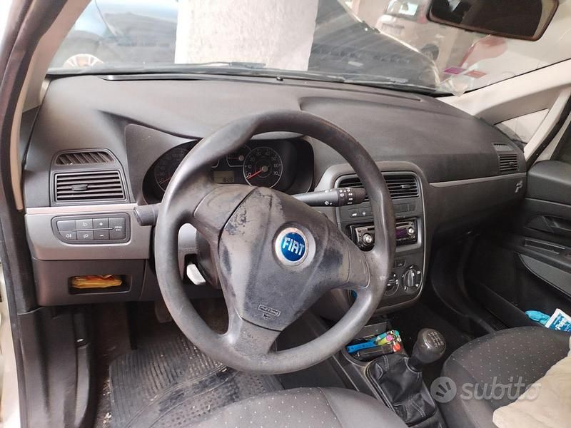 Usata Fiat Punto 75 CV (55 kW) 2007 Bianco Utilitaria