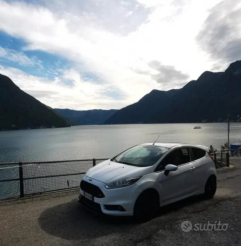 Usata Ford Fiesta ST 182 CV (133 kW) 2015 Bianco Utilitaria