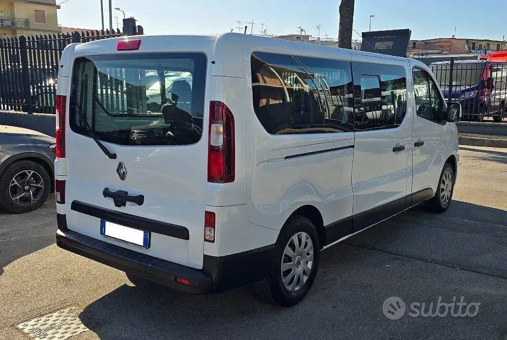 Begagnad Renault Trafic Intens 121 HK (88 kW) 2019 Vit Minibuss