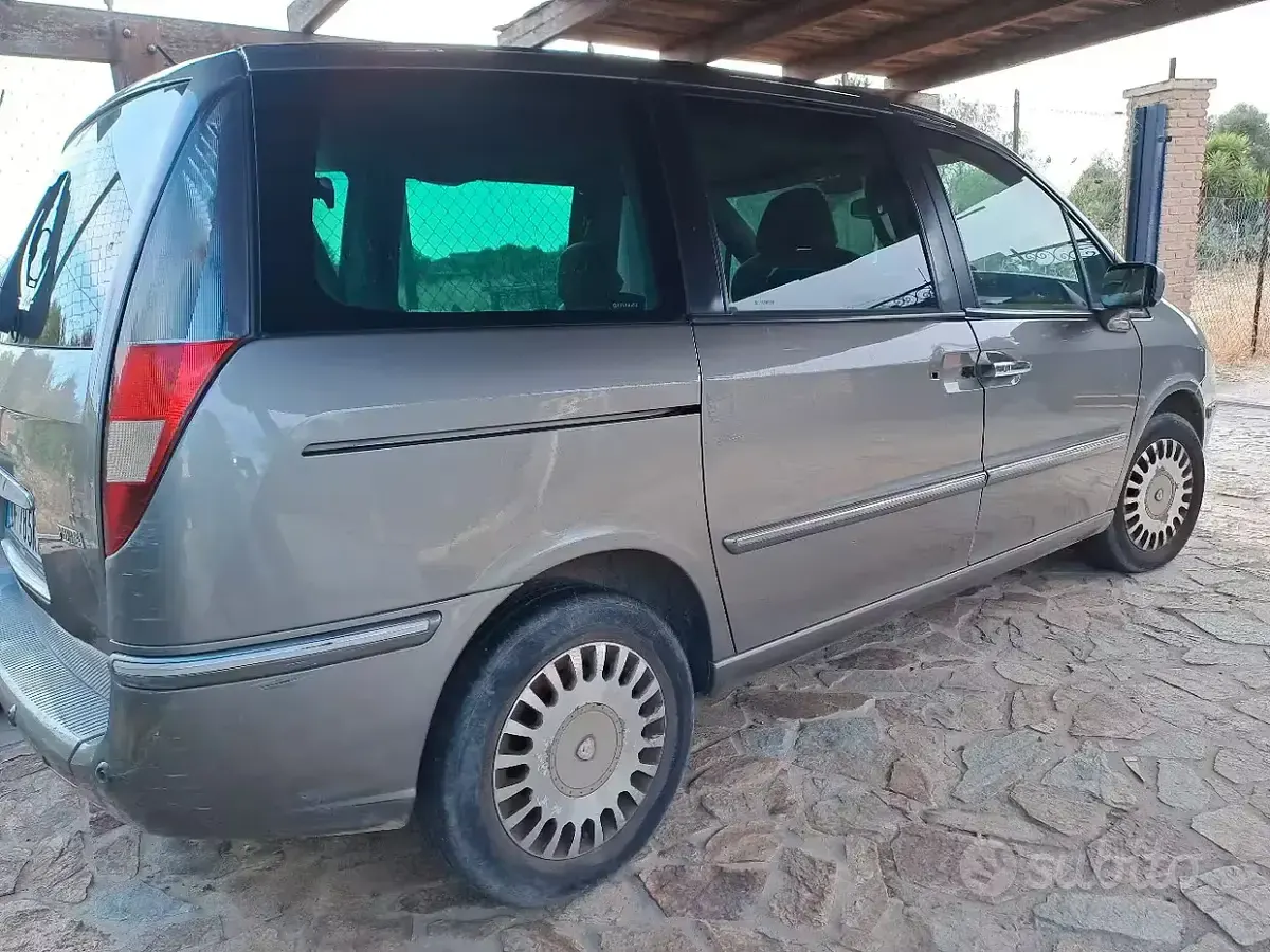 Usata Lancia Phedra 136 CV (100 kW) 2006 Grigio Monovolume