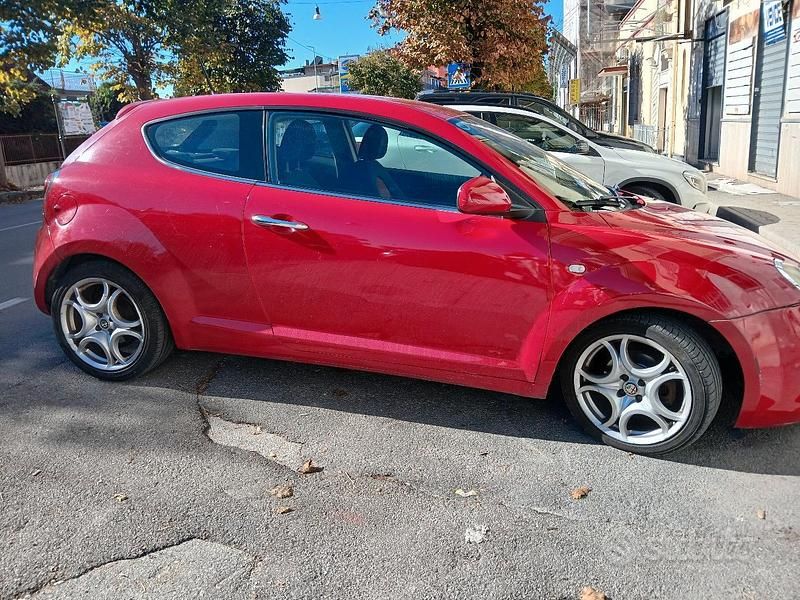 Rosso Usata 2010 Alfa Romeo MiTo Due volumi | 4500 € - Immagine 1/4