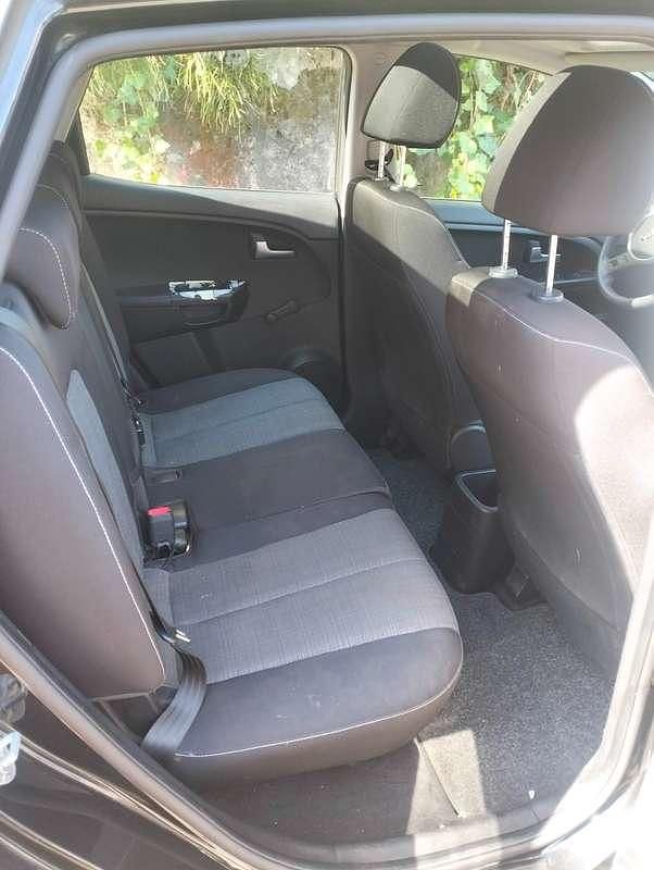 Usata Kia Venga 90 CV (66 kW) 2013 Nero Utilitaria