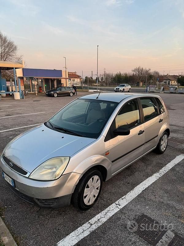 Usata Ford Fiesta 2003 Grigio Utilitaria