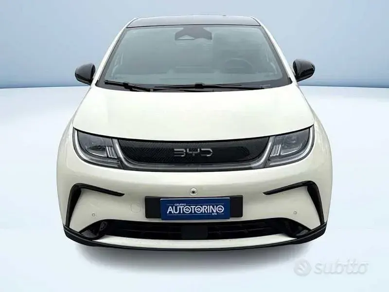 Nuova BYD Dolphin Design 2026 Bianco Utilitaria