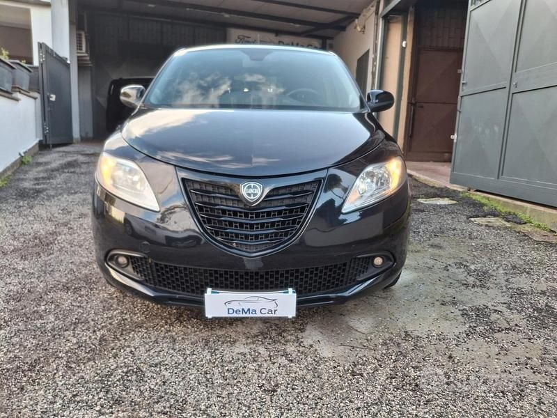 Usata Lancia Ypsilon 69 CV (50 kW) 2015 Nero Utilitaria