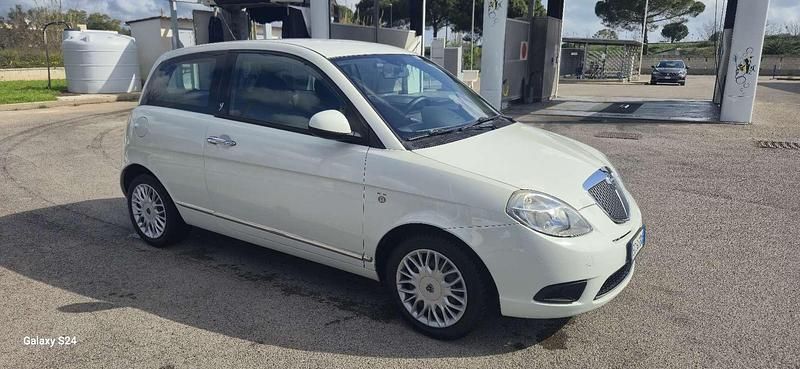 Usata Lancia Ypsilon 69 CV (50 kW) 2010 Bianco Utilitaria