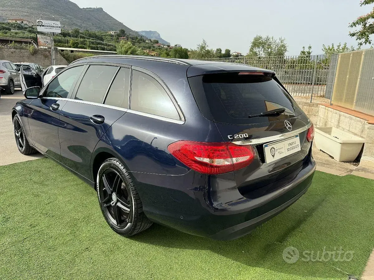 Usata Mercedes 200 135 CV (99 kW) 2015 Blu Station wagon