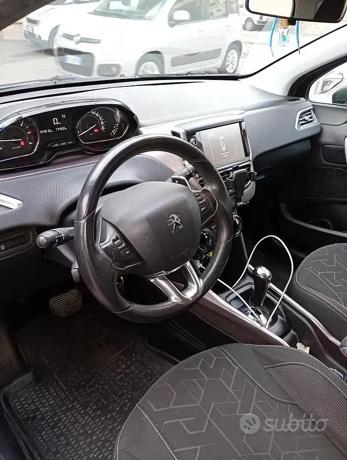 Usata Peugeot 2008 Active 92 CV (67 kW) 2015 SUV