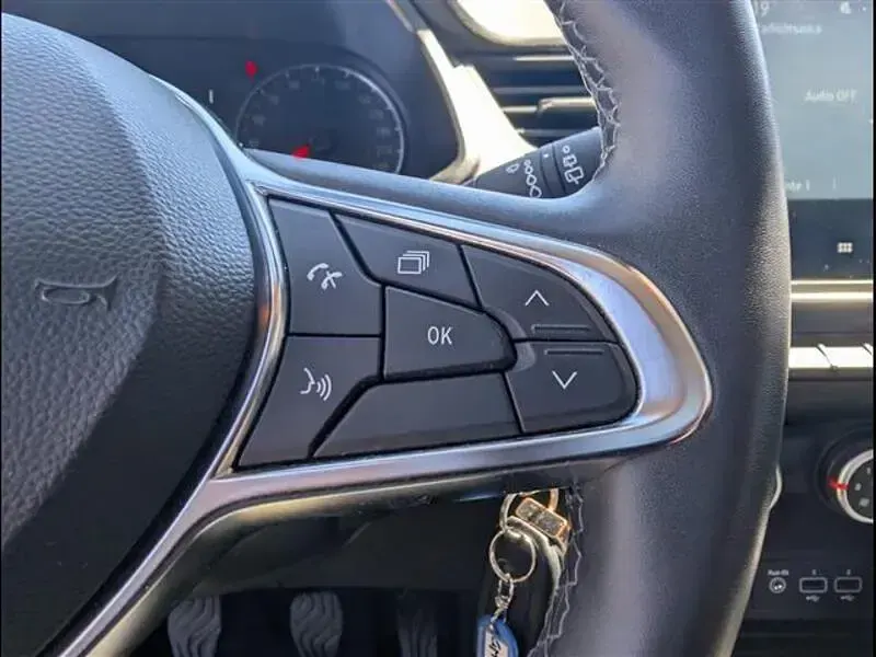 Usata Renault Captur Equilibre 100 CV (73 kW) 2023 Grigio chiaro SUV