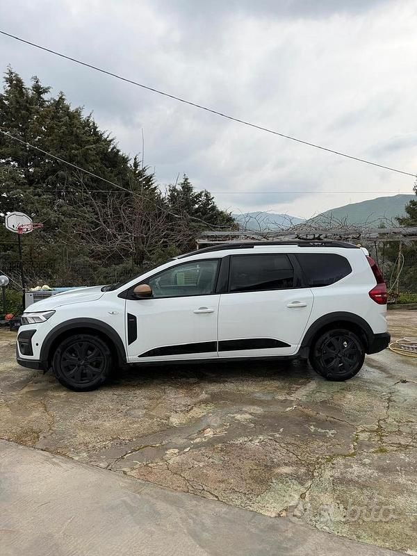 Usata Dacia Jogger Extreme 91 CV (66 kW) 2024 Bianco Monovolume