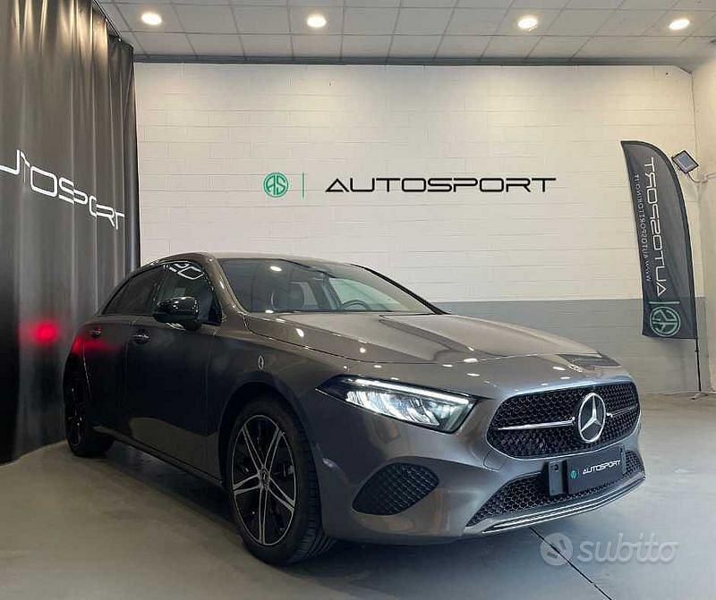 Usata Mercedes A180 Advanced Plus 116 CV (85 kW) 2023 Grigio scuro Berlina