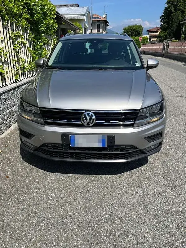 Usata VW Tiguan R-line 150 CV (110 kW) 2020 Argento SUV