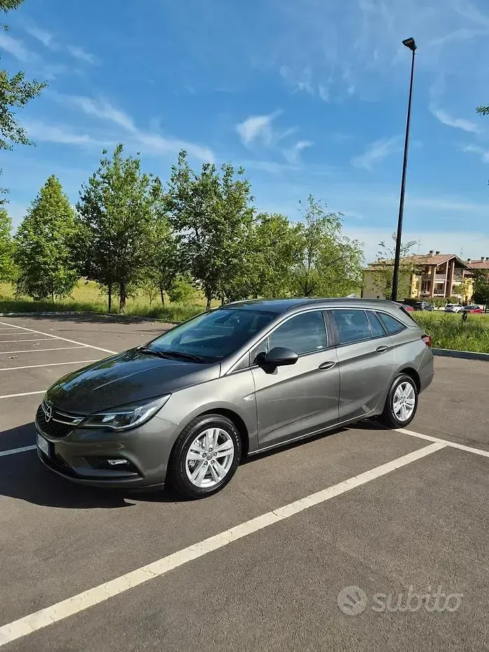 Usata Opel Astra Business 110 CV (80 kW) 2017 Grigio Station wagon