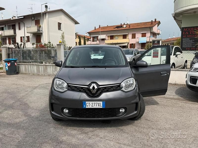Gebraucht Renault Twingo Equilibre 65 PS (47 kW) 2024 Grau Kleinwagen
