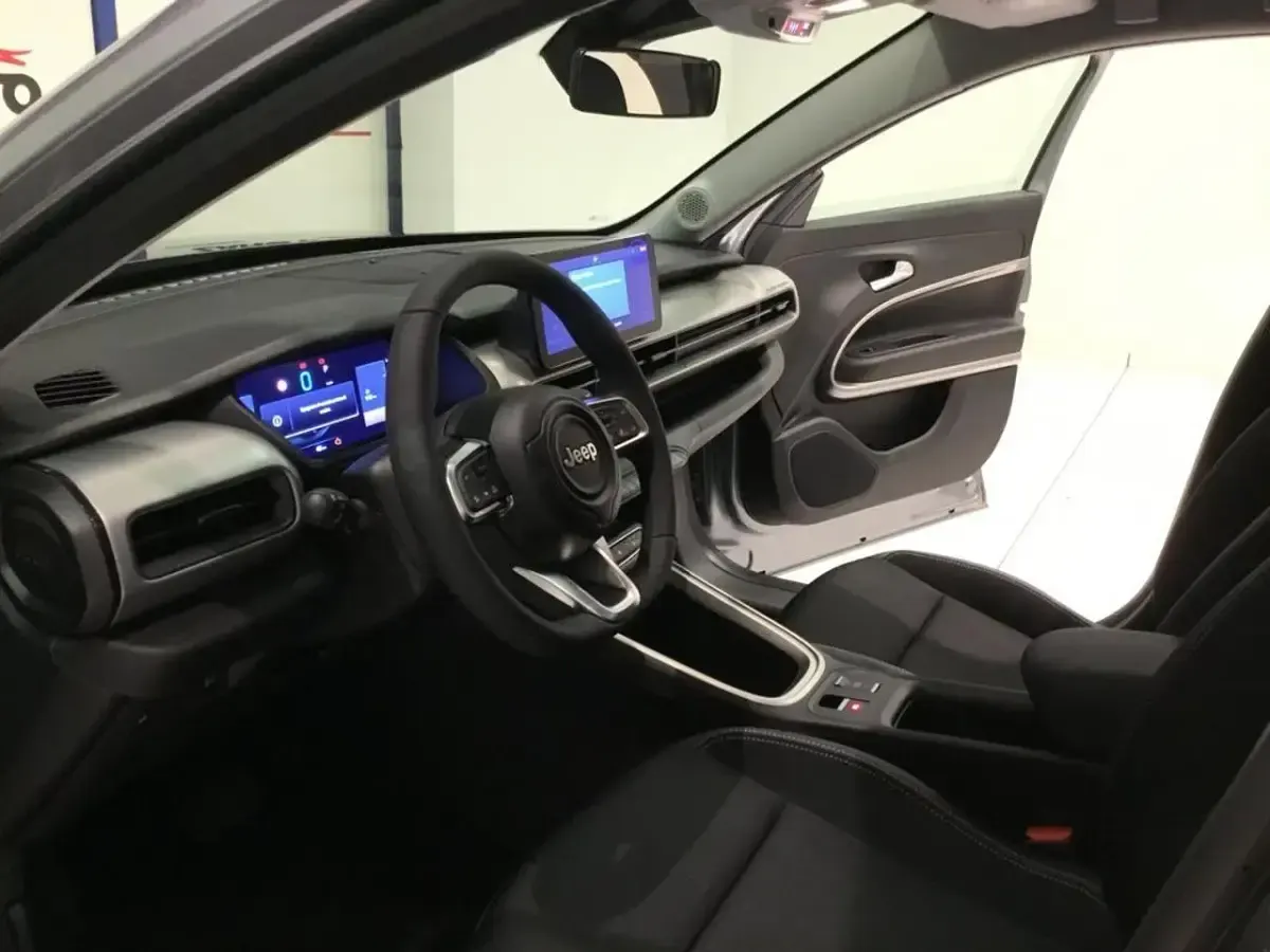 Usata Jeep Avenger EV Altitude 114 kW (156 CV) 2025 Blu SUV