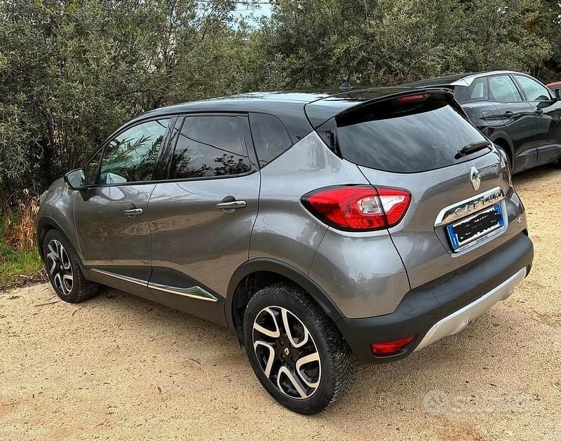 Usata Renault Captur Intens 90 CV (66 kW) 2016 Grigio SUV