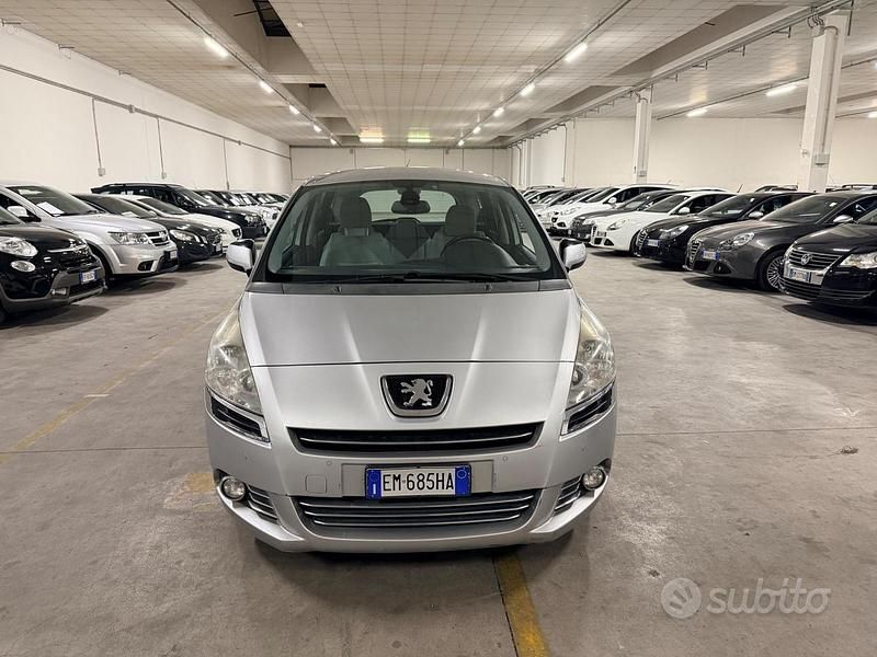 Occasion Peugeot 5008 Active 112 PK (82 kW) 2012 Grijs MPV