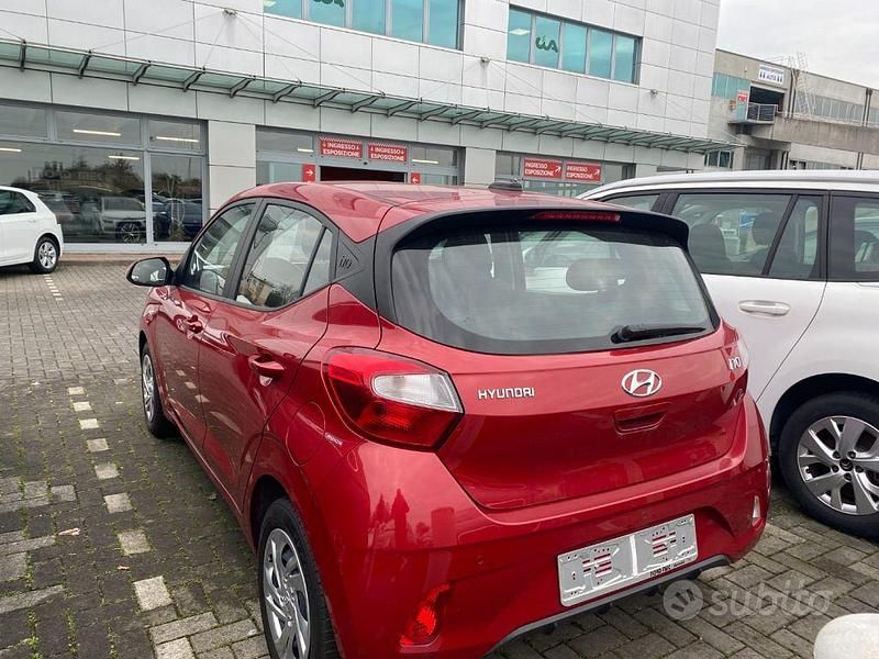 Usata Hyundai i10 Advanced 67 CV (49 kW) 2023 Rosso Utilitaria