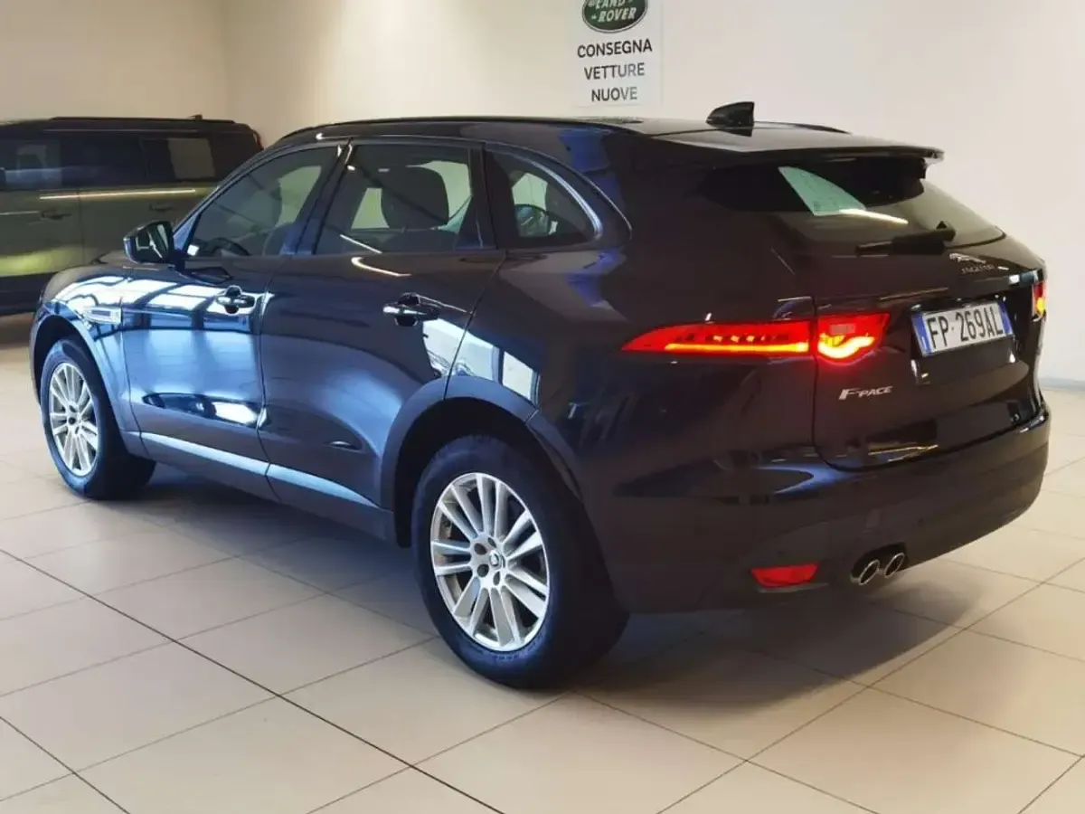 Usata Jaguar F-Pace Pure 179 CV (131 kW) 2018 Santorini black SUV