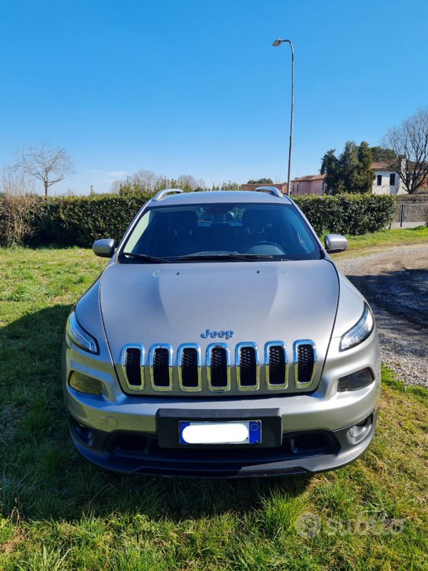 Usata Jeep Cherokee Longitude 140 CV (102 kW) 2016 Grigio SUV