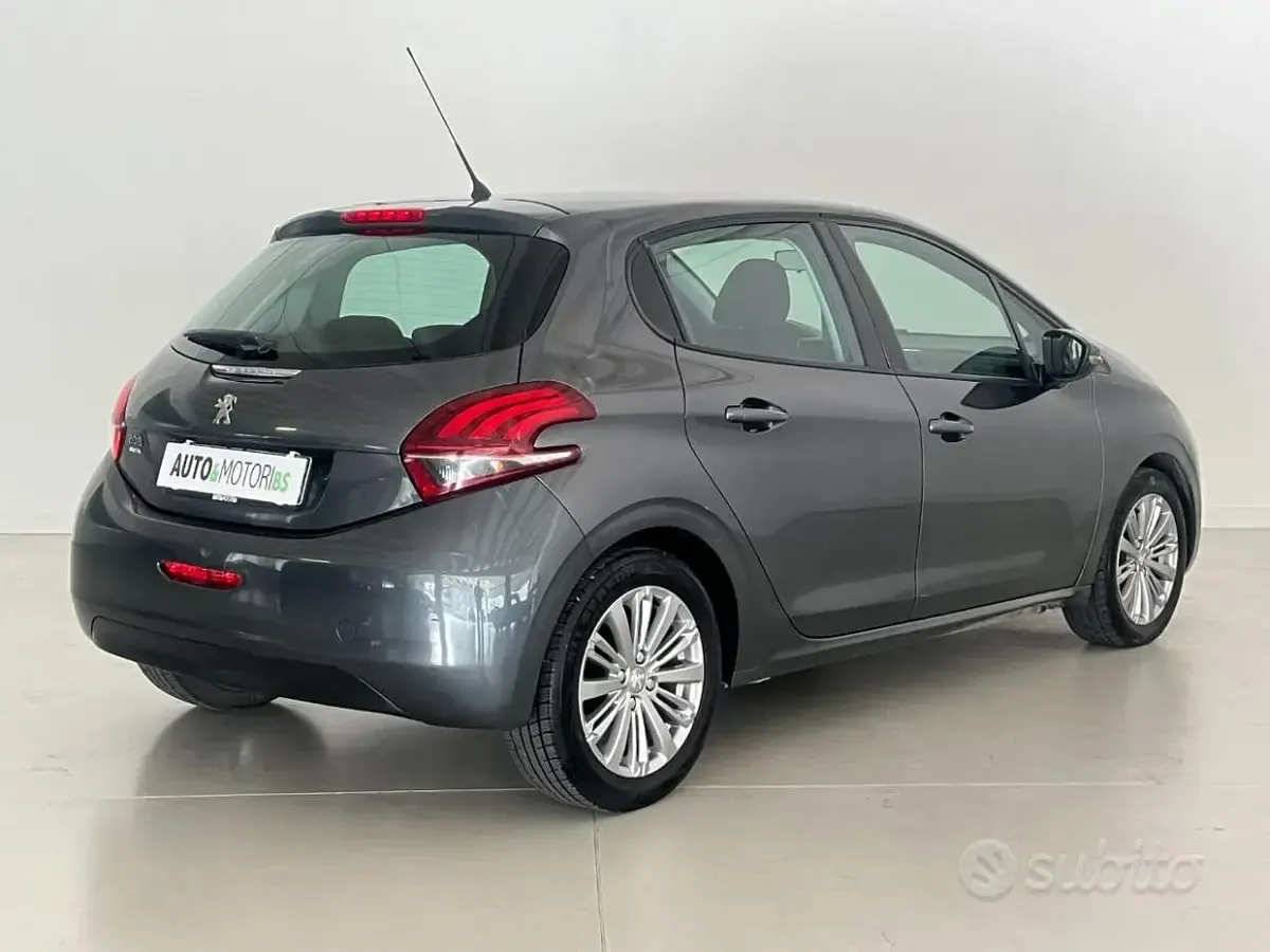 Usata Peugeot 208 Active 82 CV (60 kW) 2015 Grigio Utilitaria