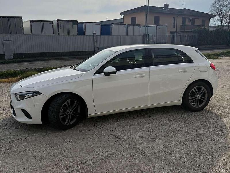Begagnad Mercedes A180 Premium 116 HK (85 kW) 2019 Vit Sedan