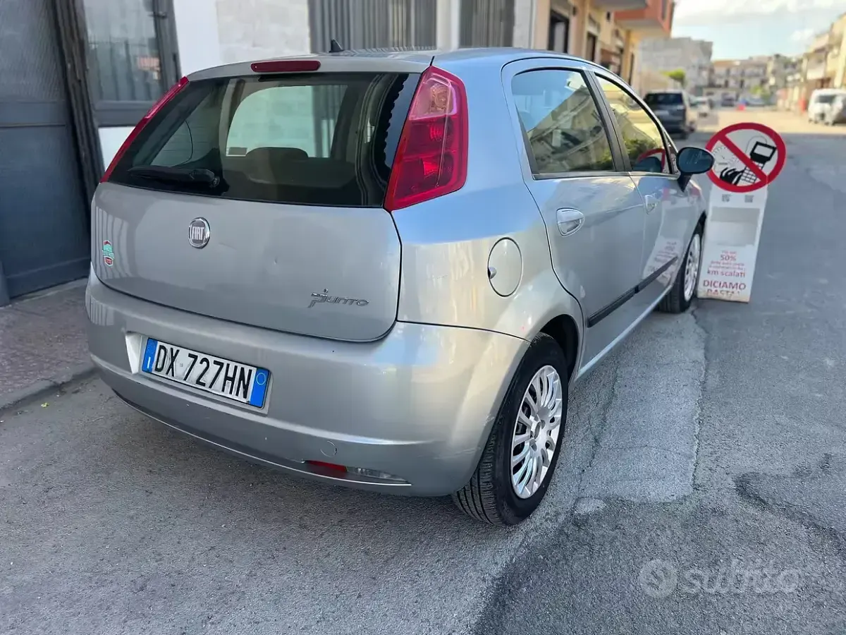 Usata Fiat Grande Punto 75 CV (55 kW) 2010 Grigio Utilitaria