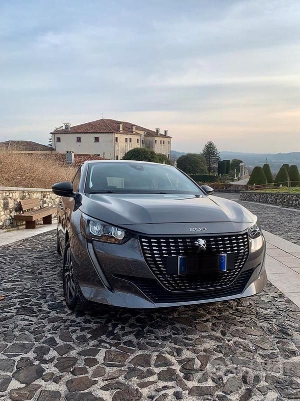 Grigio Usata 2022 Peugeot 208 Due volumi | 12.800 € (Buon prezzo) - Immagine 1/4